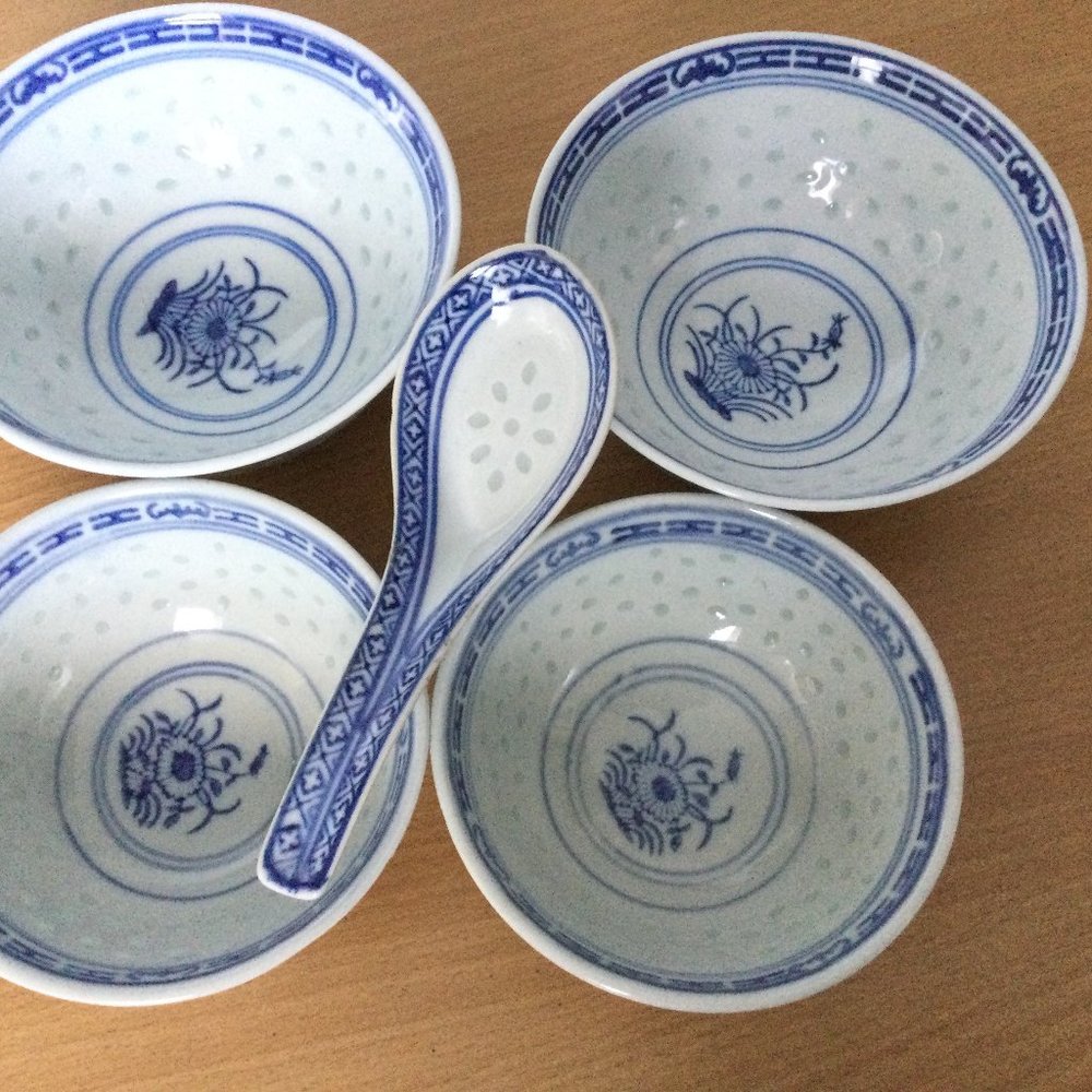 Vintage Chinese porcelain blue and white 4 bowls and 1 spoon lot flower pattern